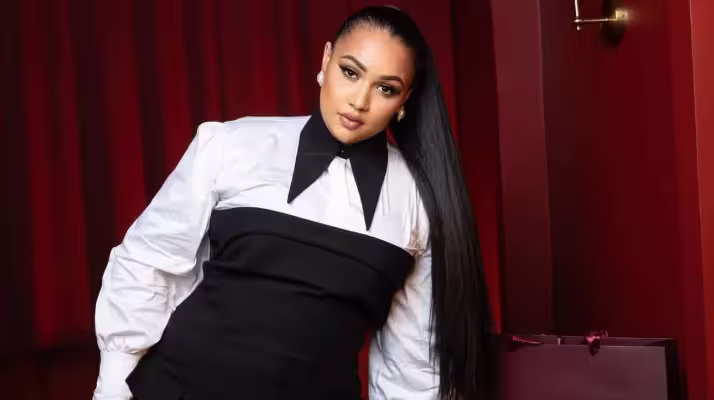 Faynara signe son retour avec une élégance intemporelle (photos)