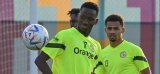 Pape Matar Sarr offre un maillot dédicacé au maire de Dakar, Abass Fall (Photo)