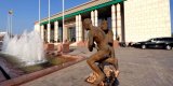 Au Sénégal, le directeur du Grand Théâtre national de Dakar conspué pour avoir voulu s’en (…)