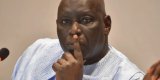 FAUX – Interdiction de voyage : Madiambal Diagne n’a pas été débarqué de l’avion (Xalat tv)