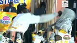 Face-à-face explosif : Petit Baye Fall frappe violemment Boy Dakar, la cérémonie interrompue (vidéo)